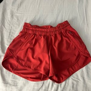 Lululemon shorts size 4 with liner and side zipper pocket and draw string